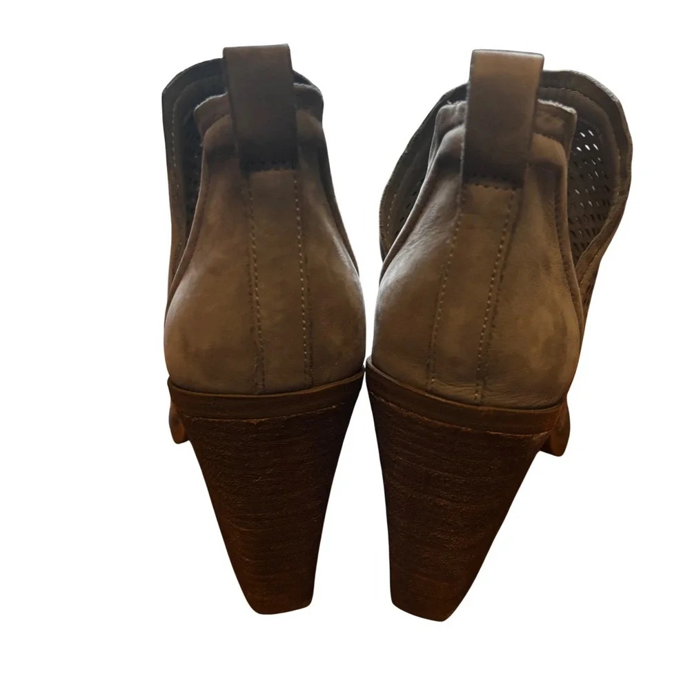 Vince Camuto Women's Ankle Booties 9.5‎ NEW Katrina Perforated Leather Taupe